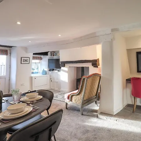 Violet بيت للعطل