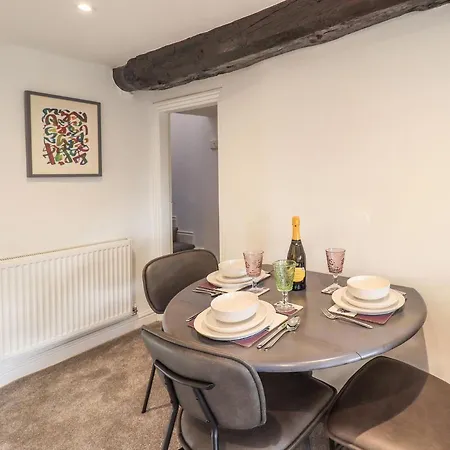 Violet بيت للعطل