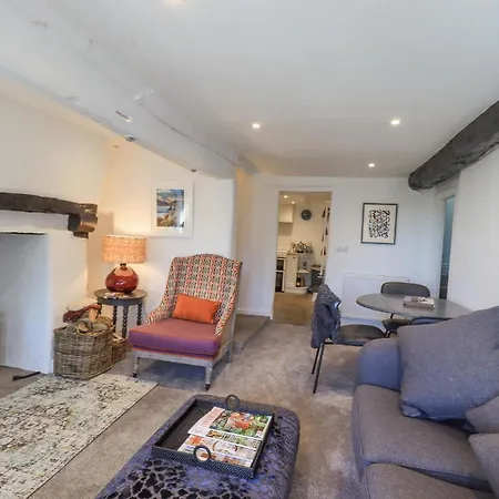 Violet بيت للعطل